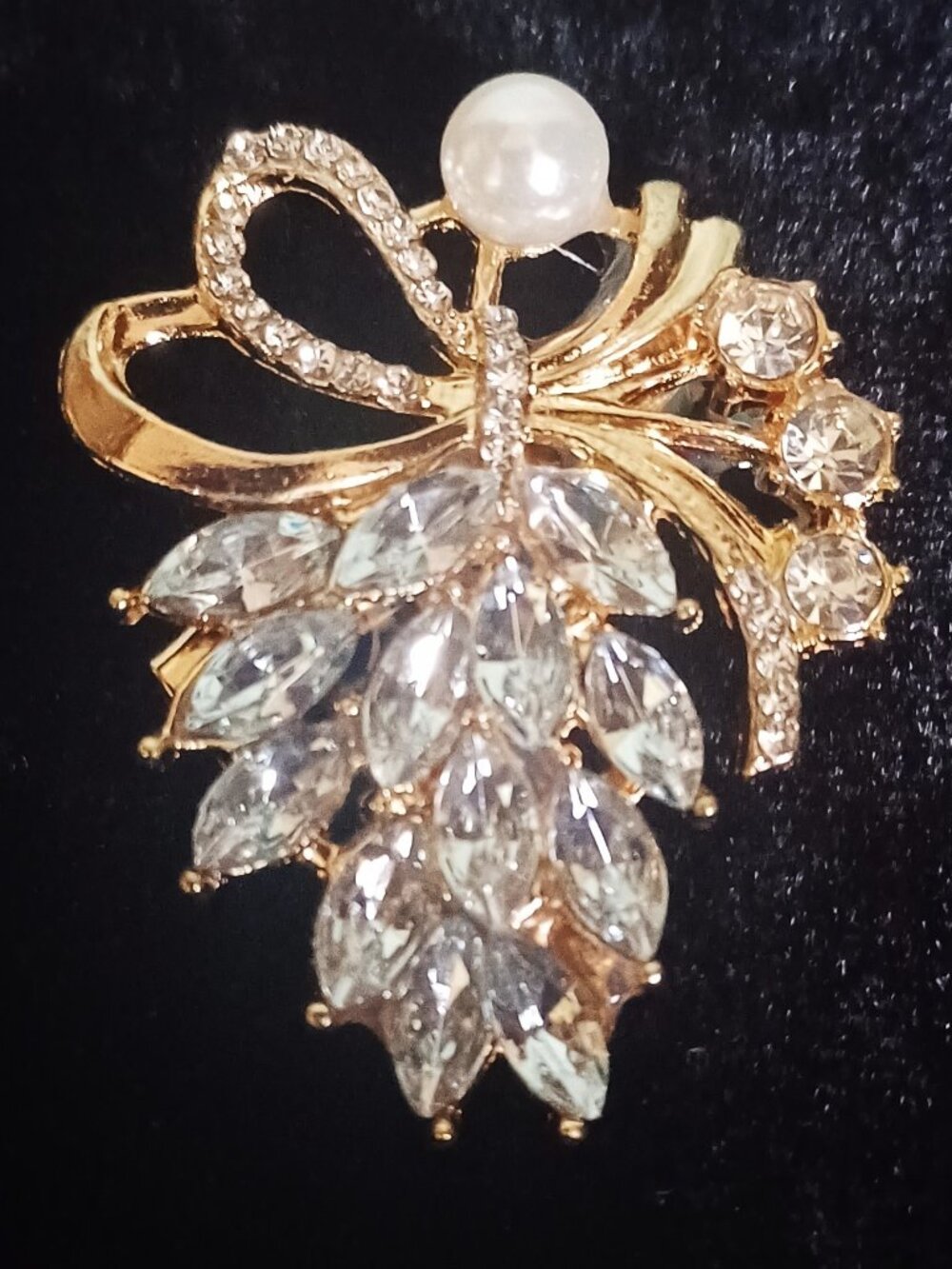Elegant Gold & Clear Rhinestone Brooch